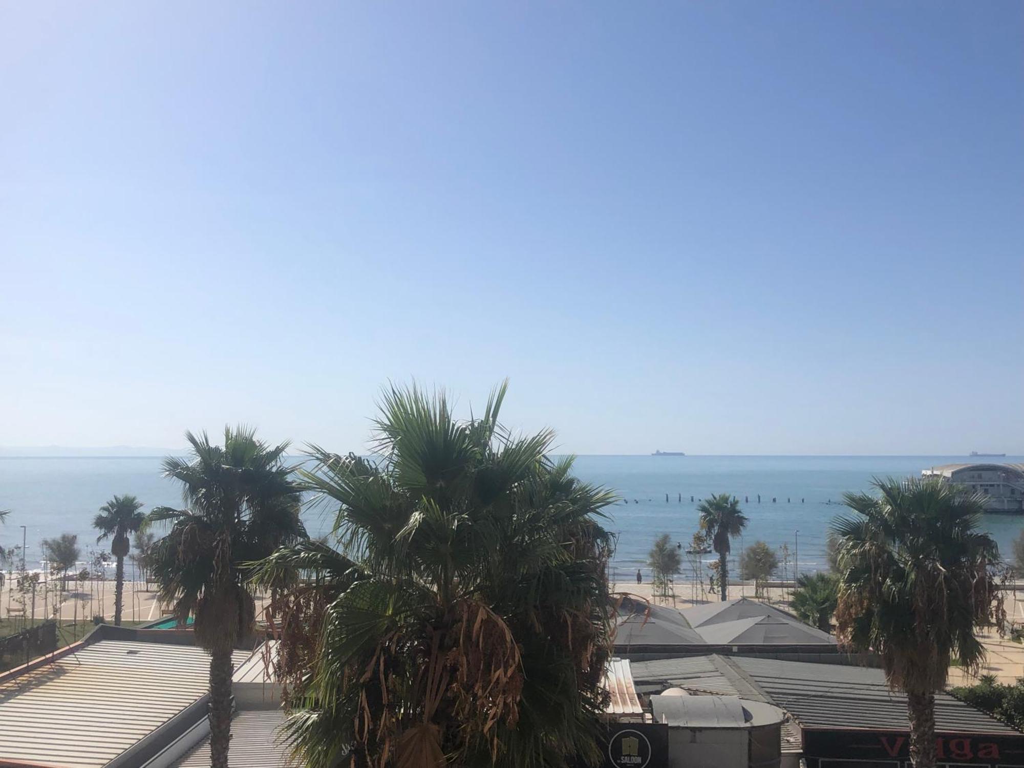 Vollga Four Seasons Apartment Durrës Exteriör bild