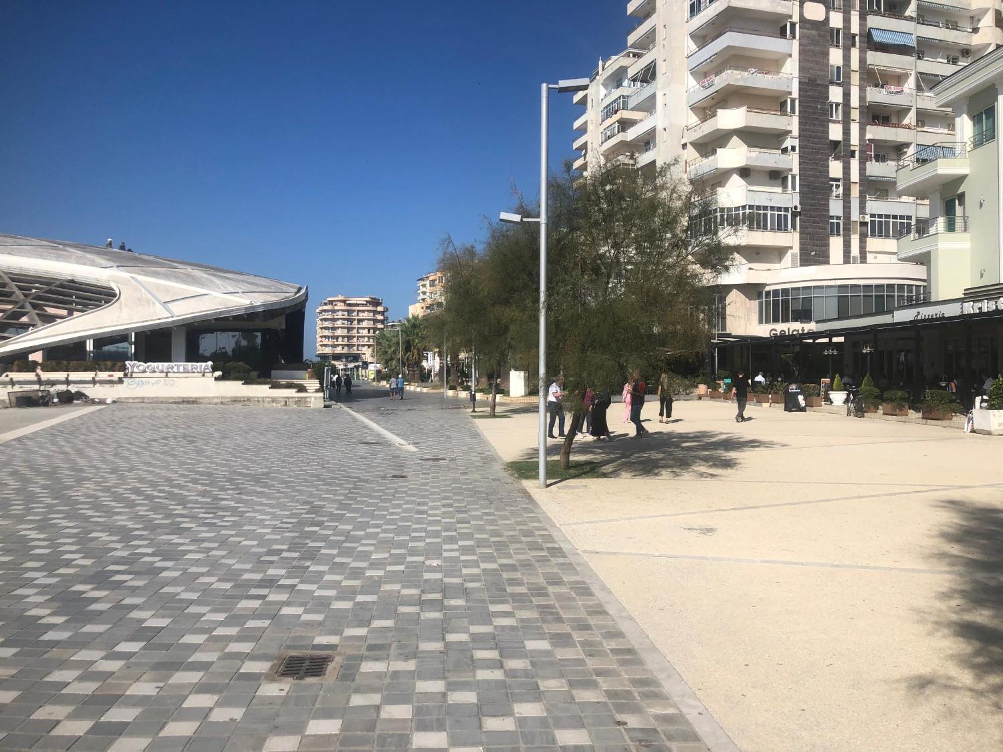 Vollga Four Seasons Apartment Durrës Exteriör bild