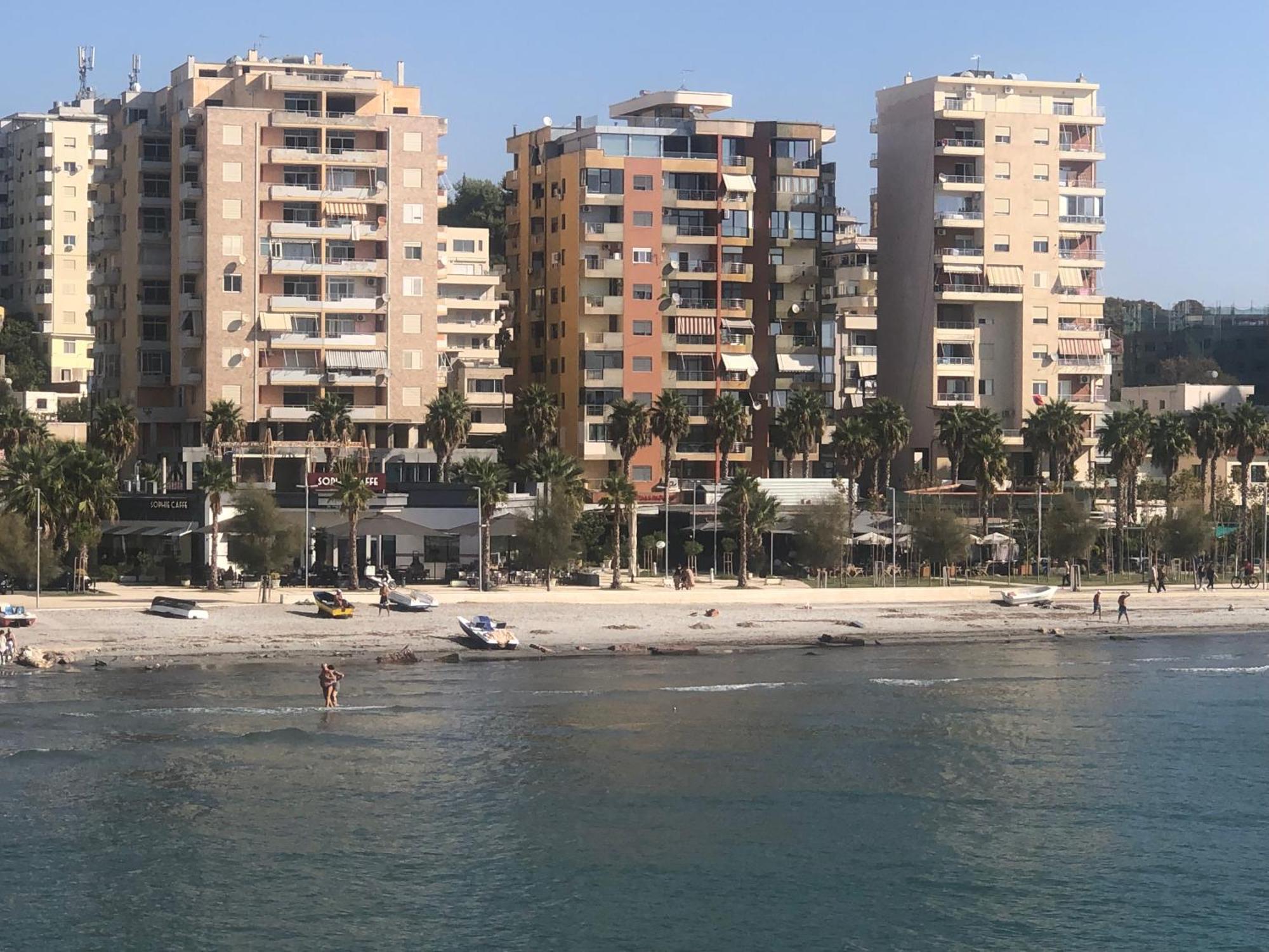 Vollga Four Seasons Apartment Durrës Exteriör bild