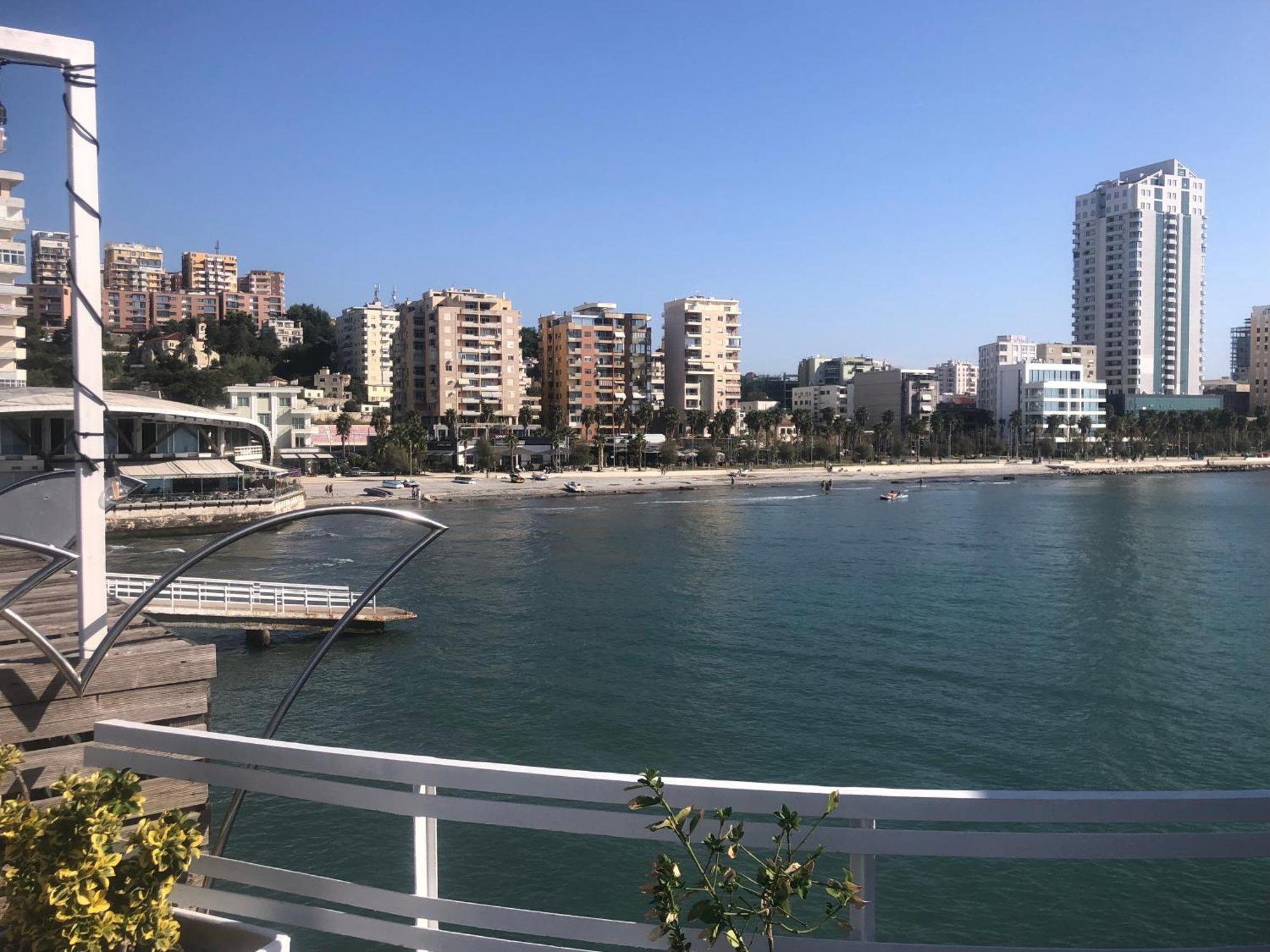 Vollga Four Seasons Apartment Durrës Exteriör bild